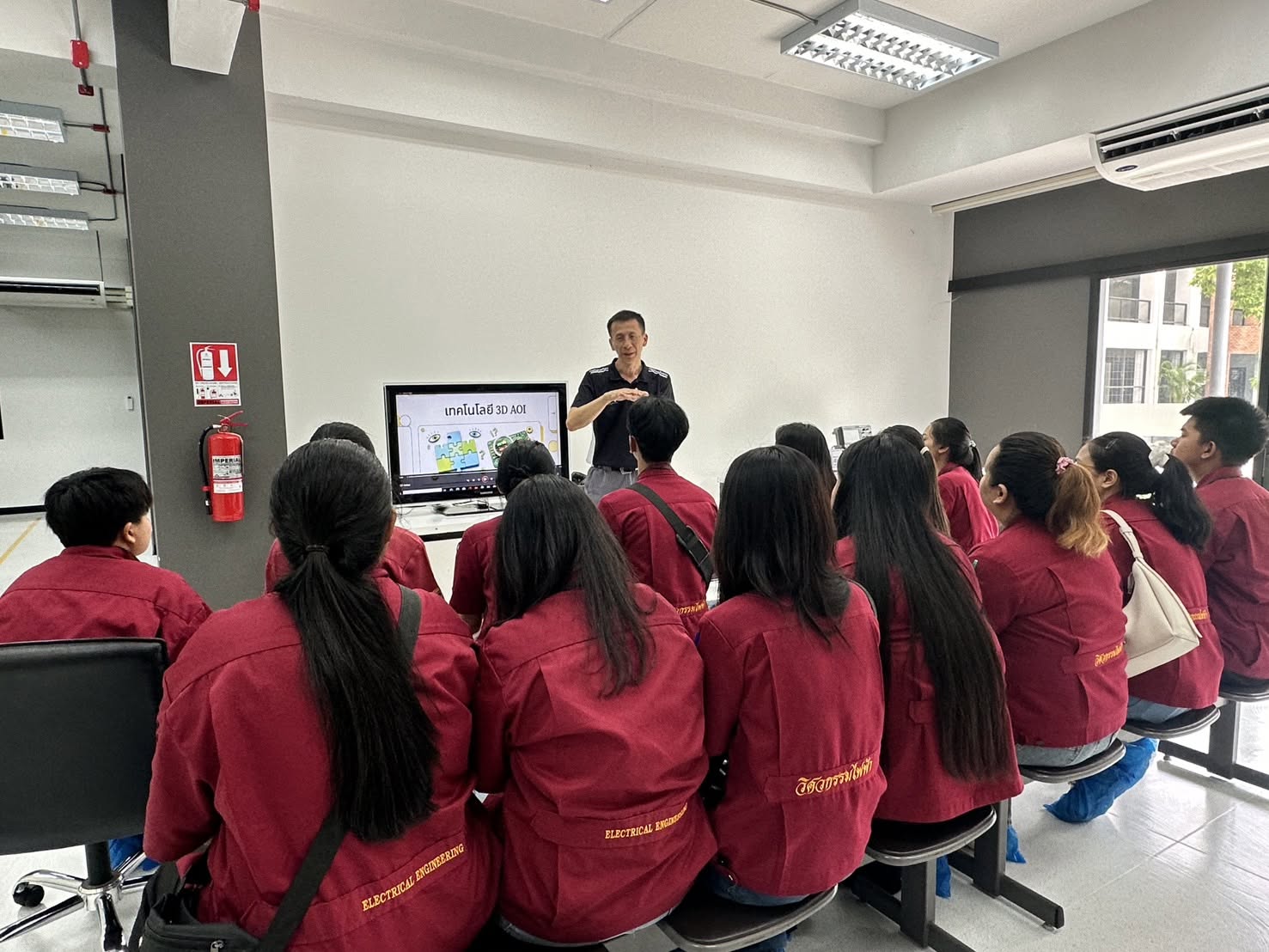 นักศึกษาคณะวิศวกรรมศาสตร์ฯ อบรมเชิงปฏิบัติการของหลักสูตรการผลิตกำลังคนทักษะสูง ด้านเซมิคอนดักเตอร์และอิเล็กทรอนิกส์ เพื่อรองรับความต้องการเร่งด่วนของอุตสาหกรรม