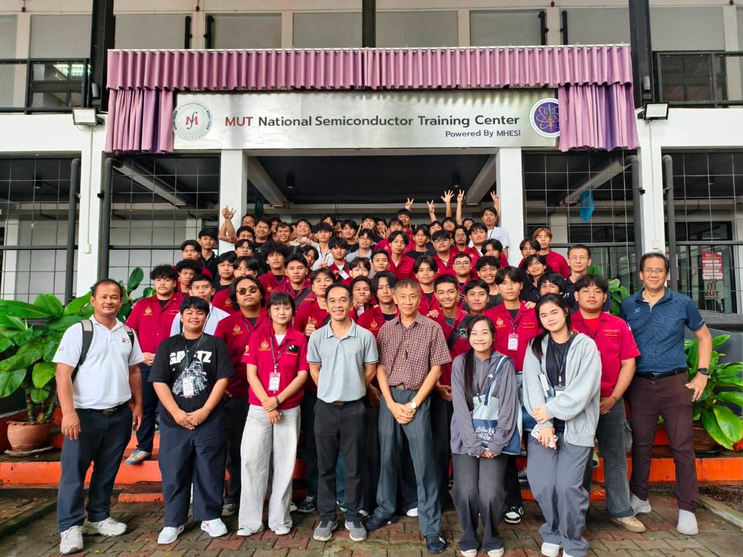 นักศึกษาคณะวิศวกรรมศาสตร์ฯ อบรมเชิงปฏิบัติการของหลักสูตรการผลิตกำลังคนทักษะสูง ด้านเซมิคอนดักเตอร์และอิเล็กทรอนิกส์ เพื่อรองรับความต้องการเร่งด่วนของอุตสาหกรรม