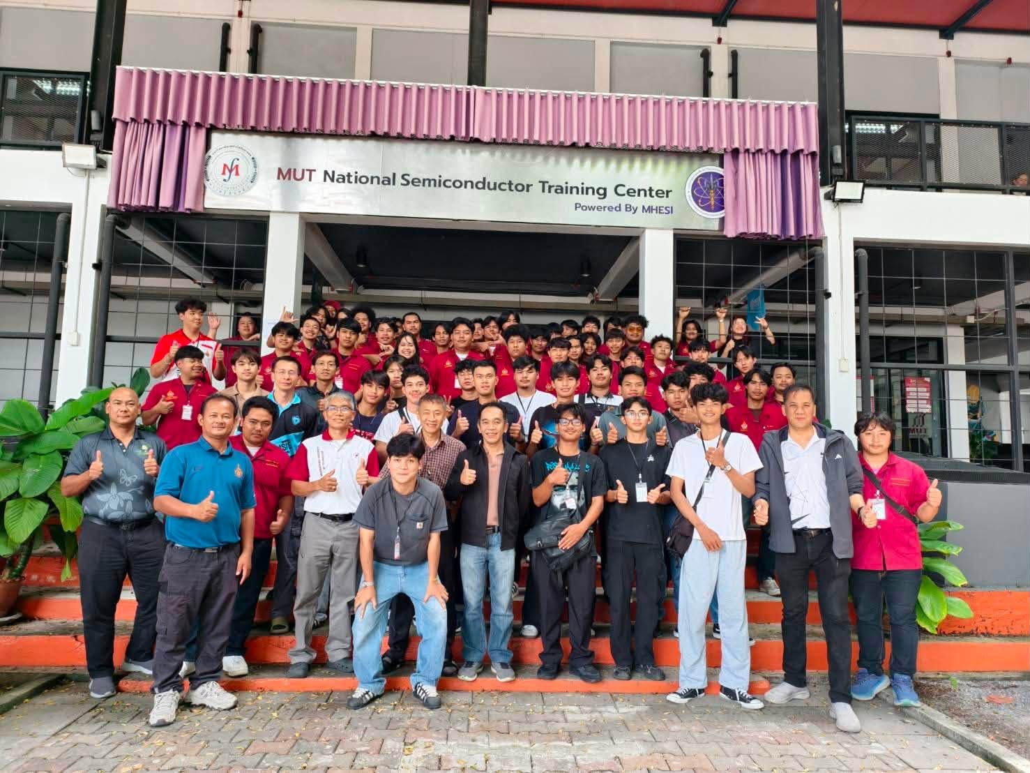 นักศึกษาคณะวิศวกรรมศาสตร์ฯ อบรมเชิงปฏิบัติการของหลักสูตรการผลิตกำลังคนทักษะสูง ด้านเซมิคอนดักเตอร์และอิเล็กทรอนิกส์ เพื่อรองรับความต้องการเร่งด่วนของอุตสาหกรรม